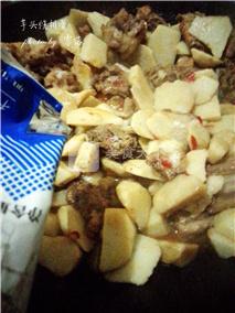 <a href=/shicai/shucai/YuTou/index.html target=_blank><u>芋头</u></a>烧<a href=/shicai/rouqin/PaiGu/index.html target=_blank><u>排骨</u></a>