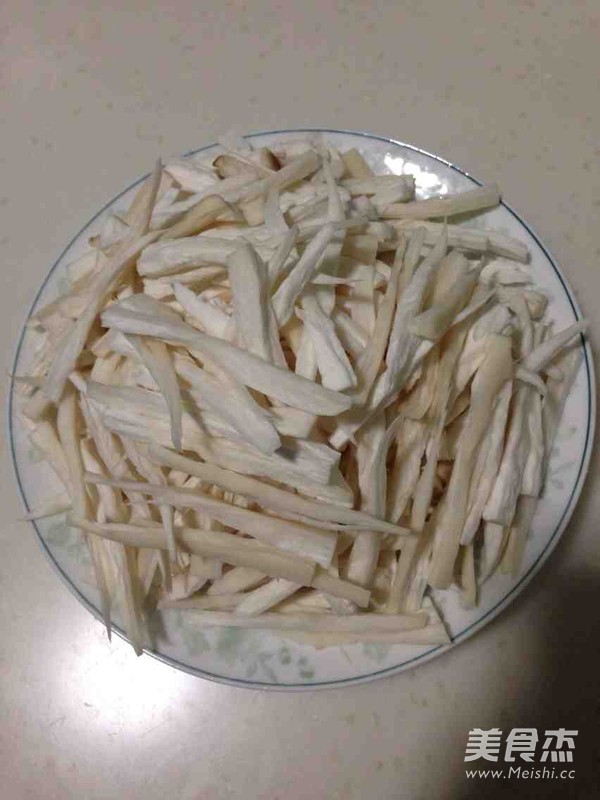 干煸<a href=/shicai/shucai/XingBaoGu/index.html target=_blank><u><a href=/shicai/guopin/Xing/index.html target=_blank><u>杏</u></a>鲍菇</u></a>的做法