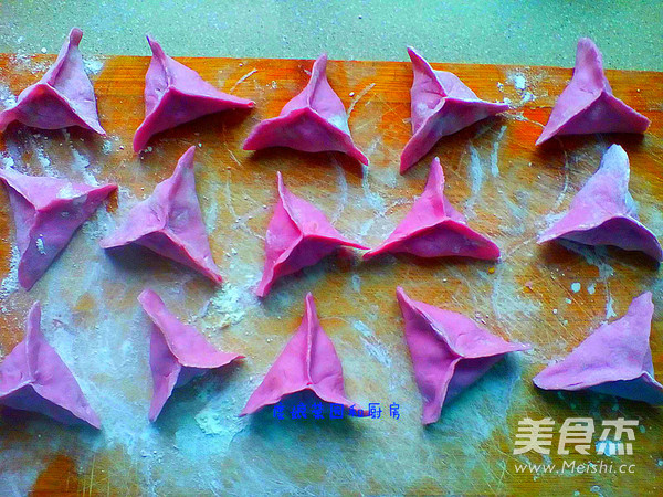 <a href=/shicai/shucai/ZiShu/index.html target=_blank><u>紫薯</u></a>蒸饺的做法