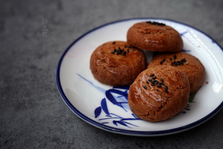 (图)<a href=/shicai/guopin/ZhenZi/index.html target=_blank><u>榛子</u></a>酥