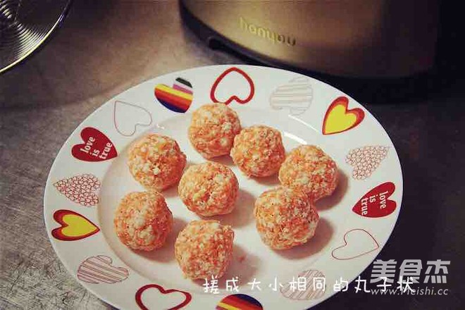 一<a href=/shicai/shucai/Ou/index.html target=_blank><u>藕</u></a>双吃：<a href=/shicai/shucai/HuLuoBo/index.html target=_blank><u>胡<a href=/shicai/shucai/LuoBo/index.html target=_blank><u>萝卜</u></a></u></a><a href=/shicai/shucai/Ou/index.html target=_blank><u>藕</u></a>丸+冰糖<a href=/shicai/shucai/LianOu/index.html target=_blank><u>莲<a href=/shicai/shucai/Ou/index.html target=_blank><u>藕</u></a></u></a>羹的做法