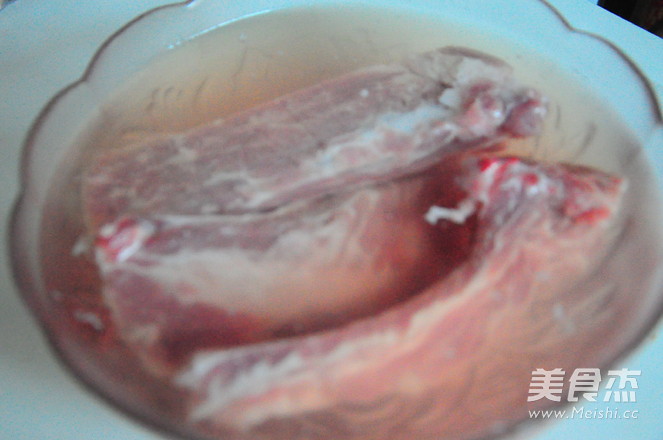 芝加哥黑椒烤<a href=/shicai/rouqin/NiuPai/index.html target=_blank><u>牛排</u></a>的做法