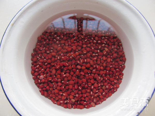 自制蜜<a href=/shicai/mimian/HongDou/index.html target=_blank><u>红豆</u></a>的做法