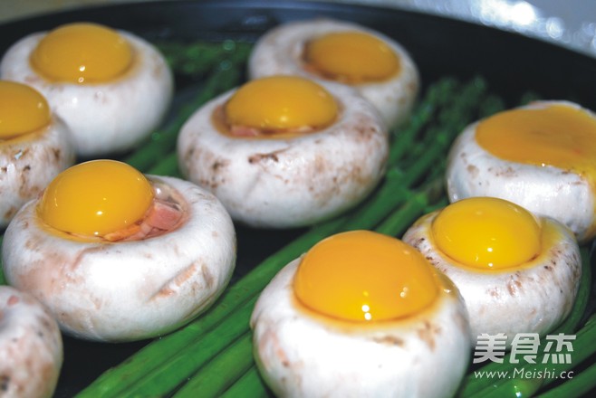 <a href=/shicai/rouqin/AnChun/index.html target=_blank><u>鹌鹑</u></a>蛋烤磨菇的做法