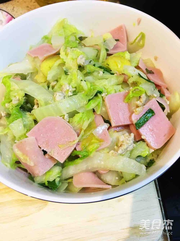 <a href=/shicai/shucai/BaiCai/index.html target=_blank><u>白菜</u></a>炒<a href=/shicai/rouqin/HuoTui/index.html target=_blank><u>火腿</u></a>的做法