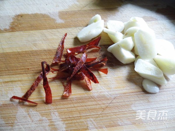 香脆辣<a href=/shicai/rouqin/JiTui/index.html target=_blank><u>鸡腿</u></a>的做法