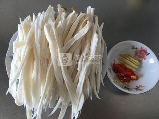 干煸<a href=/shicai/shucai/XingBaoGu/index.html target=_blank><u><a href=/shicai/guopin/Xing/index.html target=_blank><u>杏</u></a>鲍菇</u></a>