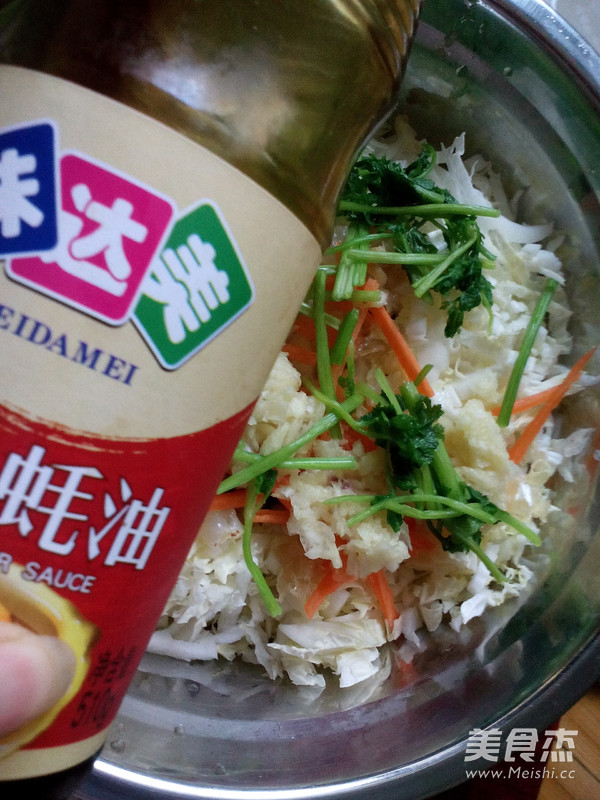 <a href=/shicai/shuichanpin/HaiZheTou/index.html target=_blank><u><a href=/shicai/shuichanpin/HaiZhe/index.html target=_blank><u>海蜇</u></a>头</u></a>拌白<a href=/shicai/shucai/CaiXin/index.html target=_blank><u>菜心</u></a>的做法