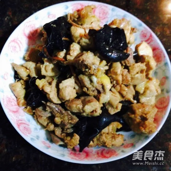 云耳焖鸡的做法