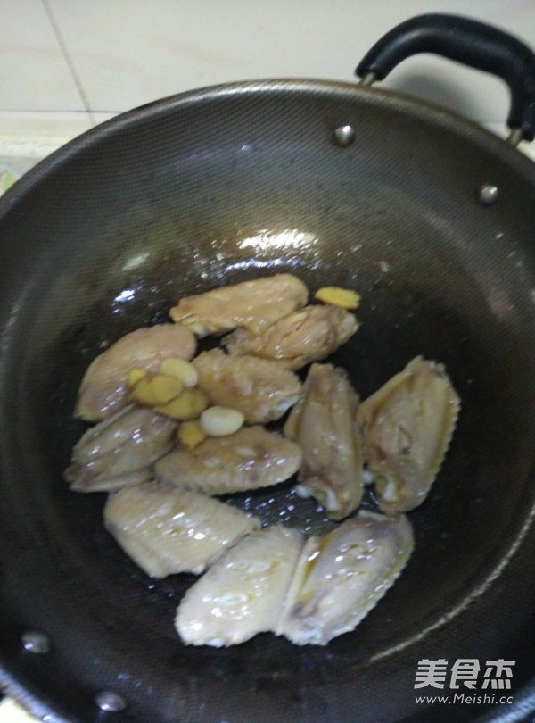 可乐<a href=/shicai/rouqin/JiChi/index.html target=_blank><u>鸡翅</u></a>的做法