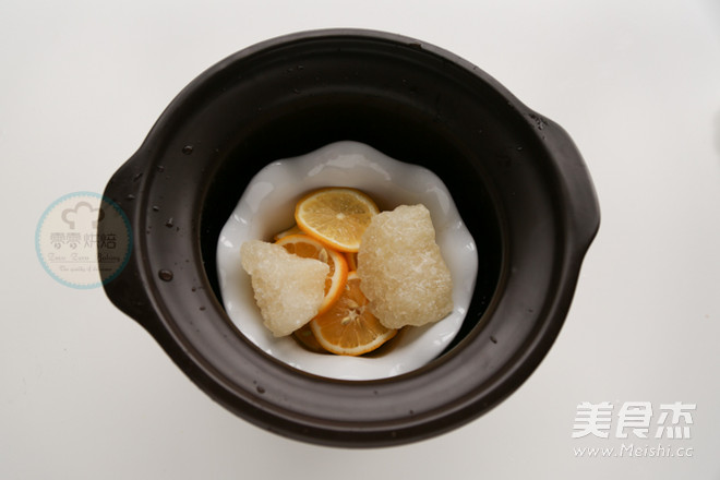 冰糖炖<a href=/shicai/guopin/NingMeng/index.html target=_blank><u>柠檬</u></a>的做法