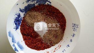 <a href=/shicai/shucai/LaJiao/index.html target=_blank><u>辣椒</u></a>油