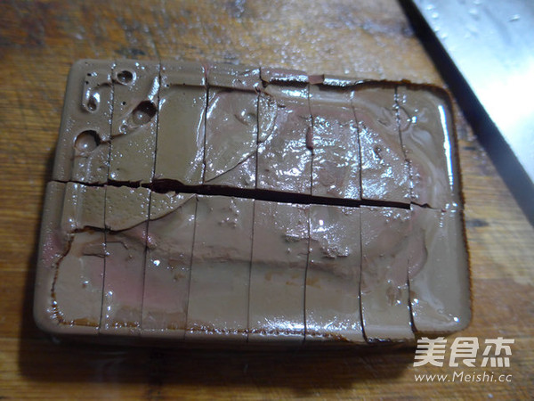 <a href=/shicai/shucai/JiuCai/index.html target=_blank><u>韭菜</u></a><a href=/shicai/mimian/FuZhu/index.html target=_blank><u>腐竹</u></a>煮<a href=/shicai/rouqin/YaXie/index.html target=_blank><u>鸭<a href=/shicai/rouqin/Xue/index.html target=_blank><u>血</u></a></u></a>的做法