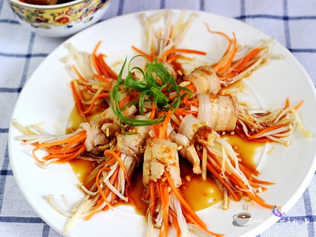 蒜泥白肉卷的做法