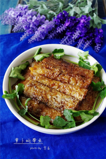 <a href=/shicai/shucai/LuoBo/index.html target=_blank><u>萝卜</u></a>焖<a href=/shicai/shuichanpin/DaiYu/index.html target=_blank><u>带鱼</u></a>