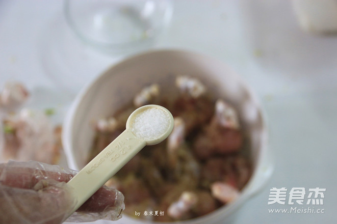 情人节香草烤<a href=/shicai/rouqin/JiChi/index.html target=_blank><u>鸡翅</u></a>球的做法