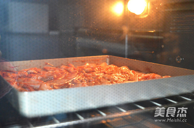 披萨酱烤<a href=/shicai/shuichanpin/YouYu/index.html target=_blank><u>鱿鱼</u></a>的做法