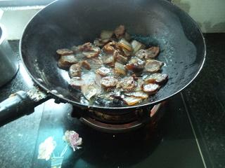 <a href=/shicai/rouqin/LaRou/index.html target=_blank><u>腊肉</u></a>腊肠炒蒜苔