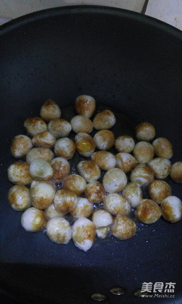 鱼香虎皮<a href=/shicai/rouqin/AnChun/index.html target=_blank><u>鹌鹑</u></a>蛋的做法