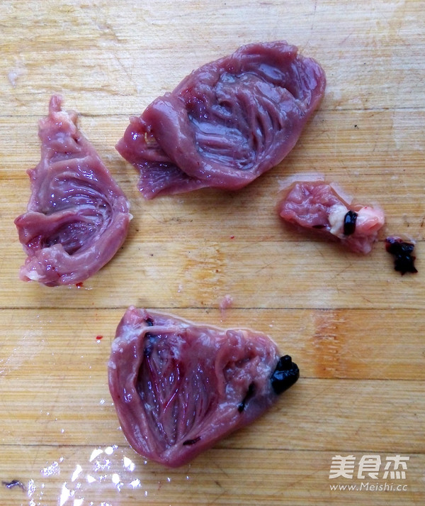 素炒<a href=/shicai/rouqin/JiXin/index.html target=_blank><u>鸡心</u></a>片的做法