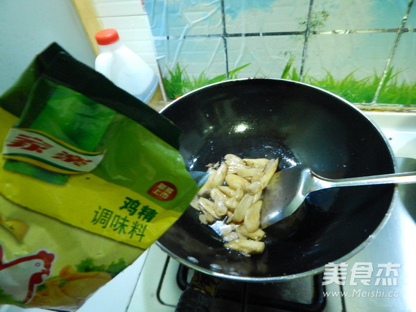 蚝油<a href=/shicai/shucai/XingBaoGu/index.html target=_blank><u><a href=/shicai/guopin/Xing/index.html target=_blank><u>杏</u></a>鲍菇</u></a>的做法