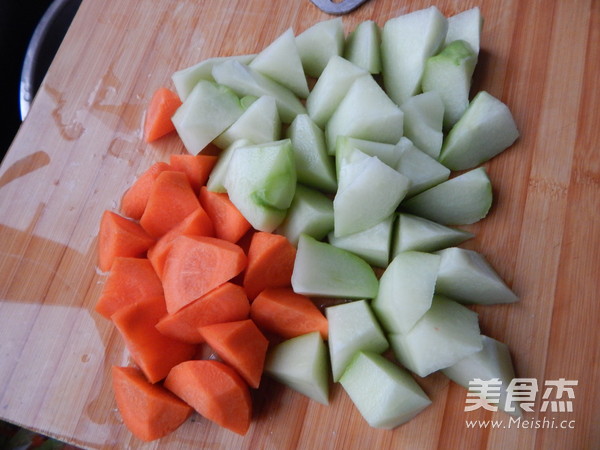 <a href=/shicai/shucai/FoShouGua/index.html target=_blank><u><a href=/shicai/shucai/FoShou/index.html target=_blank><u>佛手</u></a>瓜</u></a>鸡汤的做法