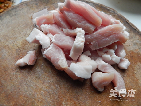 <a href=/shicai/shucai/YuTou/index.html target=_blank><u>芋头</u></a>烧肉的做法