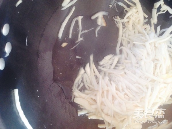 鱼香<a href=/shicai/shucai/XingBaoGu/index.html target=_blank><u><a href=/shicai/guopin/Xing/index.html target=_blank><u>杏</u></a>鲍菇</u></a>的做法