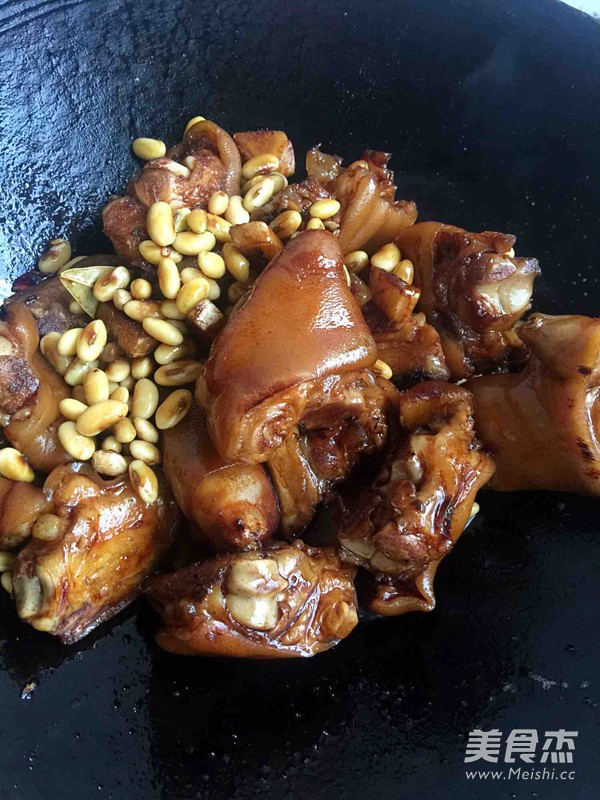 <a href=/shicai/mimian/HuangDou/index.html target=_blank><u>黄豆</u></a><a href=/shicai/rouqin/ZhuJiao/index.html target=_blank><u>猪脚</u></a>姜的做法