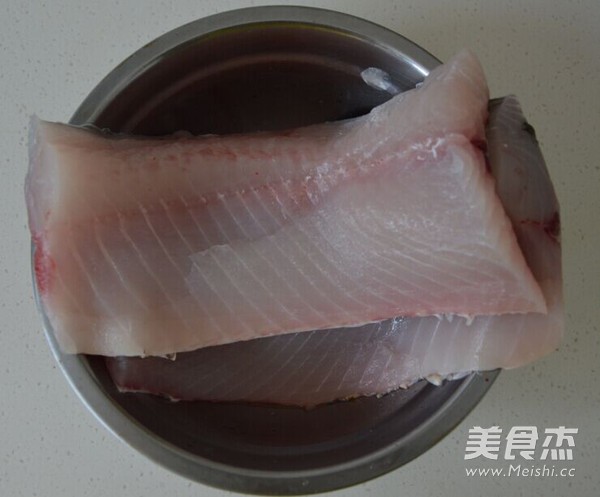 <a href=/shicai/shucai/JuHua/index.html target=_blank><u>菊花</u></a>鱼的做法