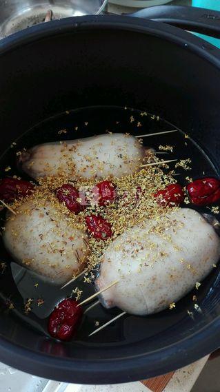 <a href=/shicai/shucai/GuiHua/index.html target=_blank><u>桂花</u></a>红<a href=/shicai/guopin/Zao/index.html target=_blank><u>枣</u></a><a href=/shicai/shucai/LianOu/index.html target=_blank><u>莲<a href=/shicai/shucai/Ou/index.html target=_blank><u>藕</u></a></u></a>