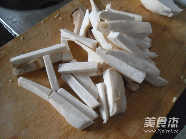 蒜香<a href=/shicai/shucai/XingBaoGu/index.html target=_blank><u><a href=/shicai/guopin/Xing/index.html target=_blank><u>杏</u></a>鲍菇</u></a>的做法