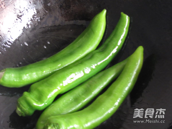 虎皮<a href=/shicai/shucai/QingJiao/index.html target=_blank><u>青椒</u></a>的做法