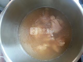 <a href=/shicai/shucai/LianOu/index.html target=_blank><u>莲<a href=/shicai/shucai/Ou/index.html target=_blank><u>藕</u></a></u></a>炖猪手