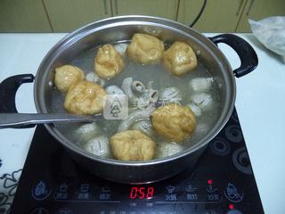 <a href=/shicai/shuichanpin/HaiDai/index.html target=_blank><u>海带</u></a><a href=/shicai/mimian/FenSi/index.html target=_blank><u>粉丝</u></a>饺子锅