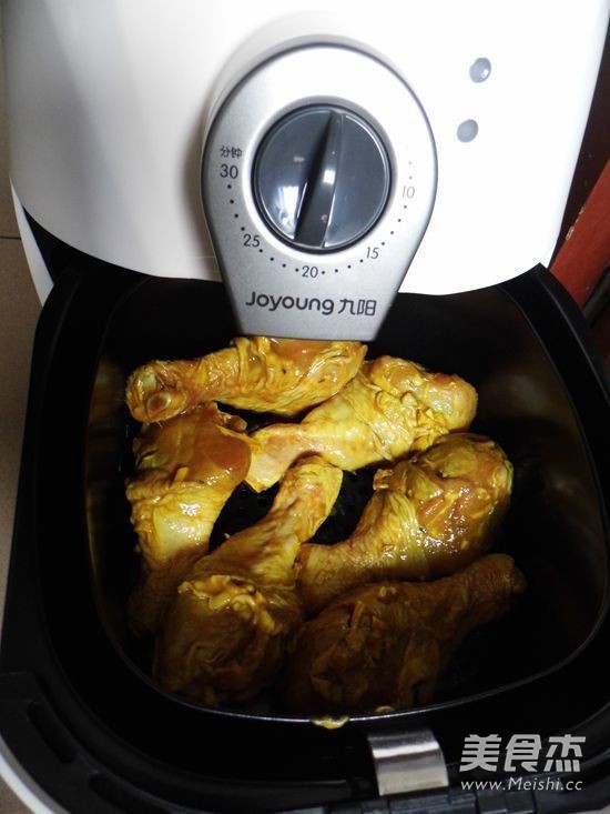 香脆辣<a href=/shicai/rouqin/JiTui/index.html target=_blank><u>鸡腿</u></a>的做法