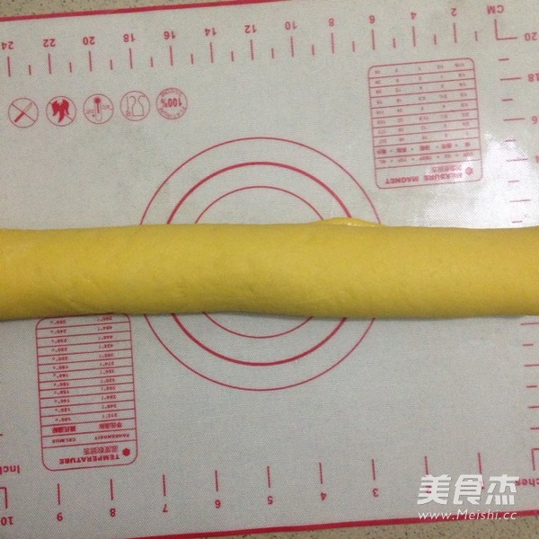 <a href=/shicai/shucai/NanGua/index.html target=_blank><u>南瓜</u></a>花卷的做法