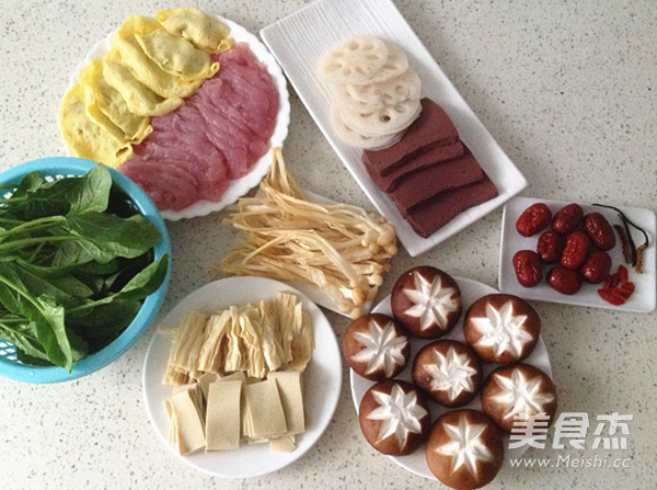 <a href=/shicai/rouqin/WuJi/index.html target=_blank><u>乌鸡</u></a>养生火锅的做法