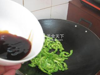 <a href=/shicai/shucai/KuGua/index.html target=_blank><u>苦瓜</u></a>炒<a href=/shicai/rouqin/ZhuGan/index.html target=_blank><u>猪肝</u></a>