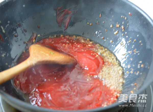 <a href=/shicai/shucai/JuHua/index.html target=_blank><u>菊花</u></a>鱼的做法