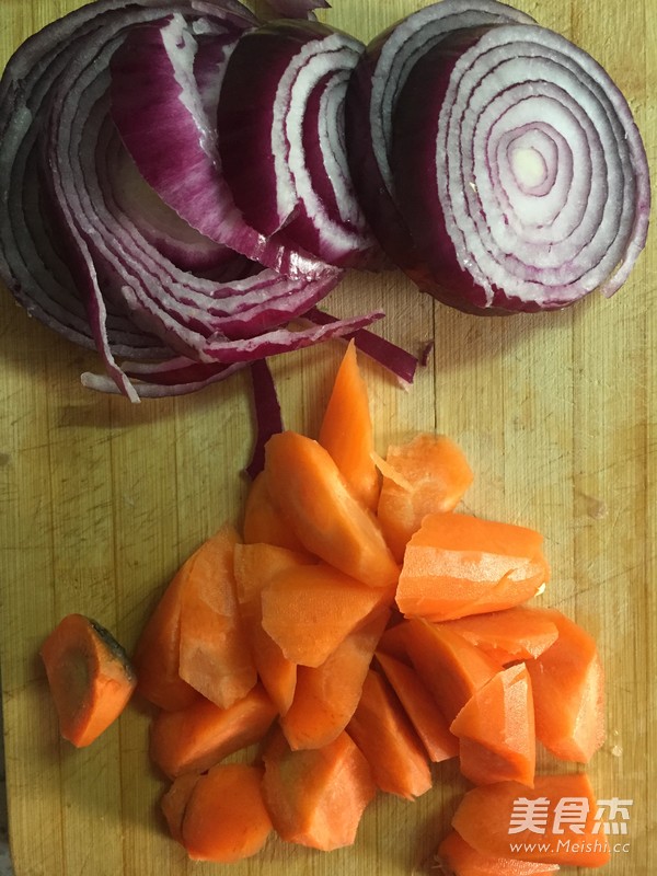 法式红酒煨<a href=/shicai/rouqin/NiuWei/index.html target=_blank><u>牛尾</u></a>的做法