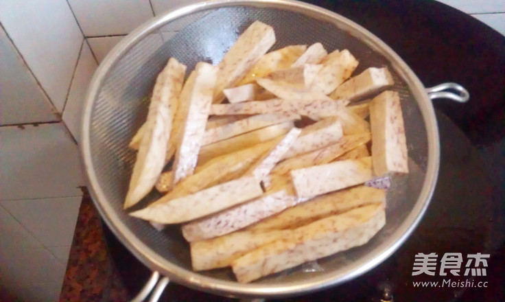 <a href=/shicai/shucai/XiangYu/index.html target=_blank><u>香芋</u></a>烧<a href=/shicai/rouqin/NiuRou/index.html target=_blank><u>牛肉</u></a>的做法