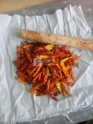 五香<a href=/shicai/shucai/LaJiao/index.html target=_blank><u>辣椒</u></a>油