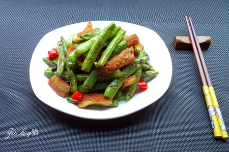 <a href=/shicai/rouqin/NiuDu/index.html target=_blank><u>牛肚</u></a>煸<a href=/shicai/shucai/SiJiDou/index.html target=_blank><u>四季豆</u></a>的做法