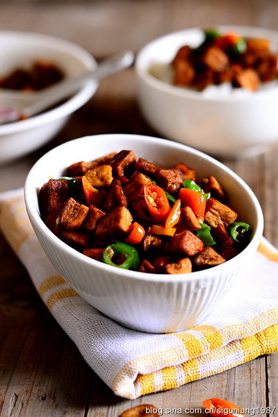 沙茶酱炒<a href=/shicai/mimian/XiangGan/index.html target=_blank><u>香干</u></a>的做法