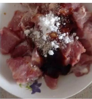 <a href=/shicai/shucai/NanGua/index.html target=_blank><u>南瓜</u></a>蒸<a href=/shicai/rouqin/PaiGu/index.html target=_blank><u>排骨</u></a>