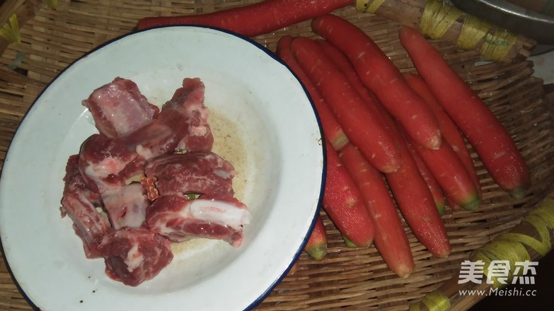 <a href=/shicai/rouqin/PaiGu/index.html target=_blank><u>排骨</u></a>烧<a href=/shicai/shucai/HuLuoBo/index.html target=_blank><u>胡<a href=/shicai/shucai/LuoBo/index.html target=_blank><u>萝卜</u></a></u></a>的做法