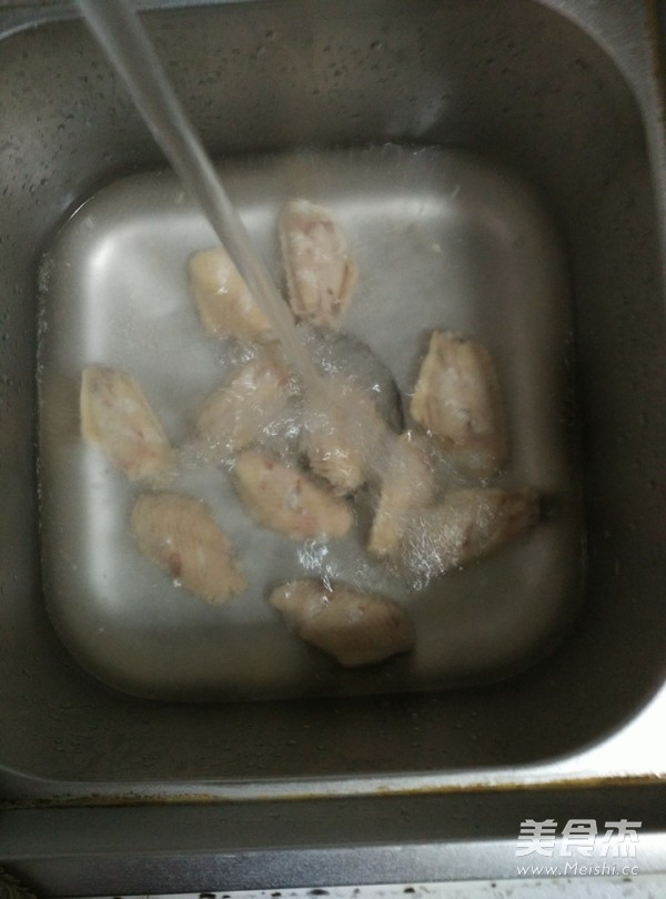 可乐<a href=/shicai/rouqin/JiChi/index.html target=_blank><u>鸡翅</u></a>的做法