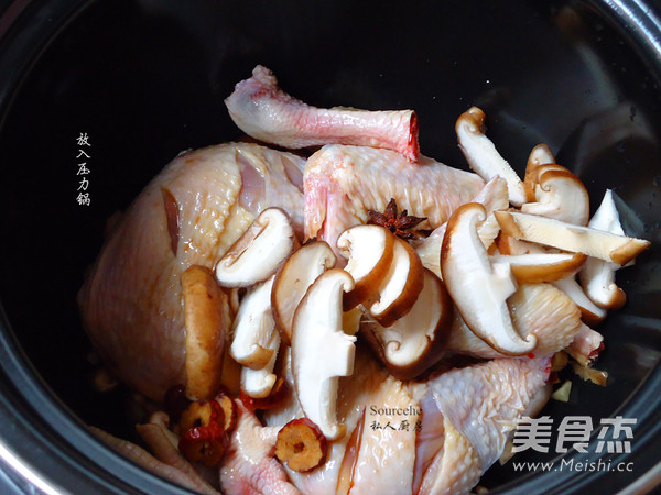 酱香<a href=/shicai/rouqin/JiTui/index.html target=_blank><u>鸡腿</u></a>(电饭锅版)的做法