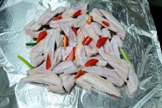 锡纸盐焗鸡<a href=/shicai/rouqin/ChiJian/index.html target=_blank><u>翅尖</u></a>